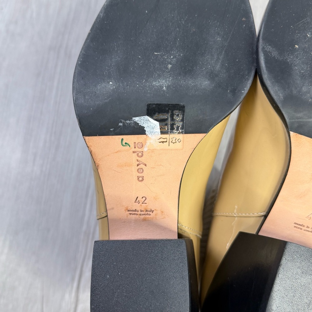 Aeyde Kate Beige Patent Leather Chelsea Boots Size 42 - Picture 12 of 13
